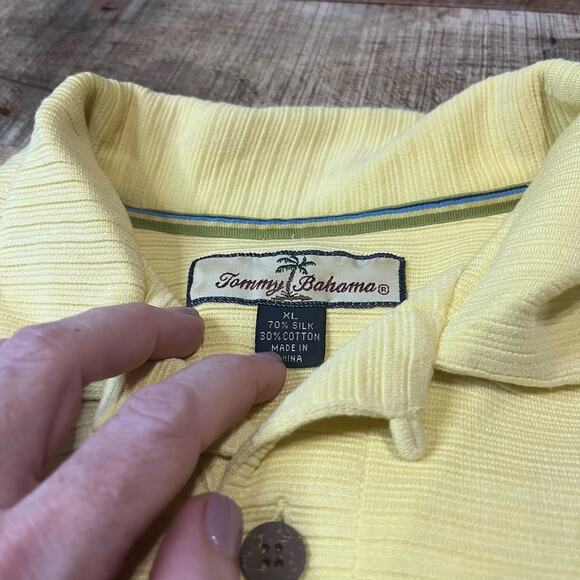 Tommy Bahama Yellow Silk Cotton Blend Wood Buttons Golf Polo Shirt Sz XL - Picture 5 of 5